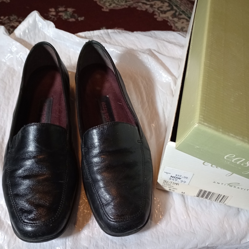 Easy Spirit women's size 8.5 black leather shoes flats